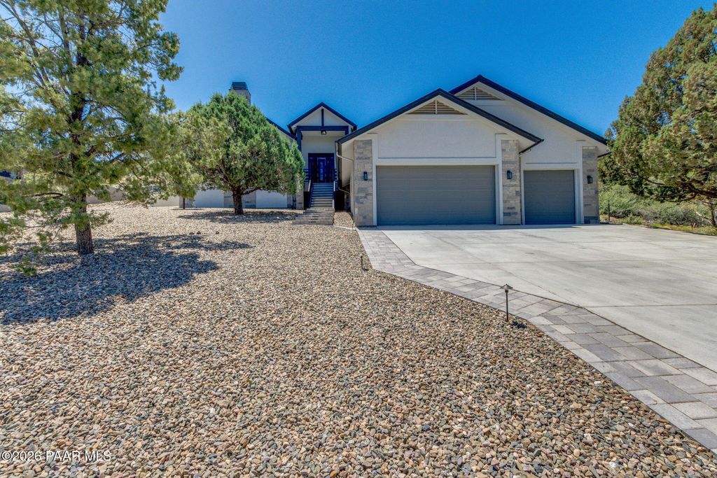 Photo of 1020 Sunrise Boulevard, Prescott, AZ 86301 (MLS # 1079759)