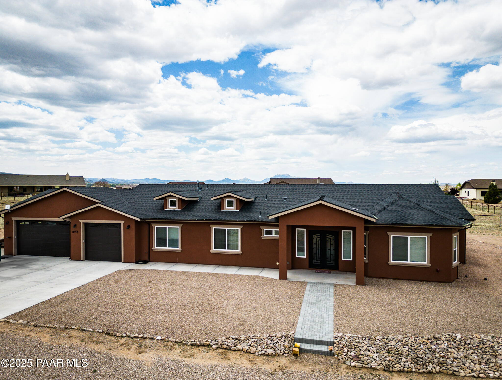 8558 N Grass Valley Lane
