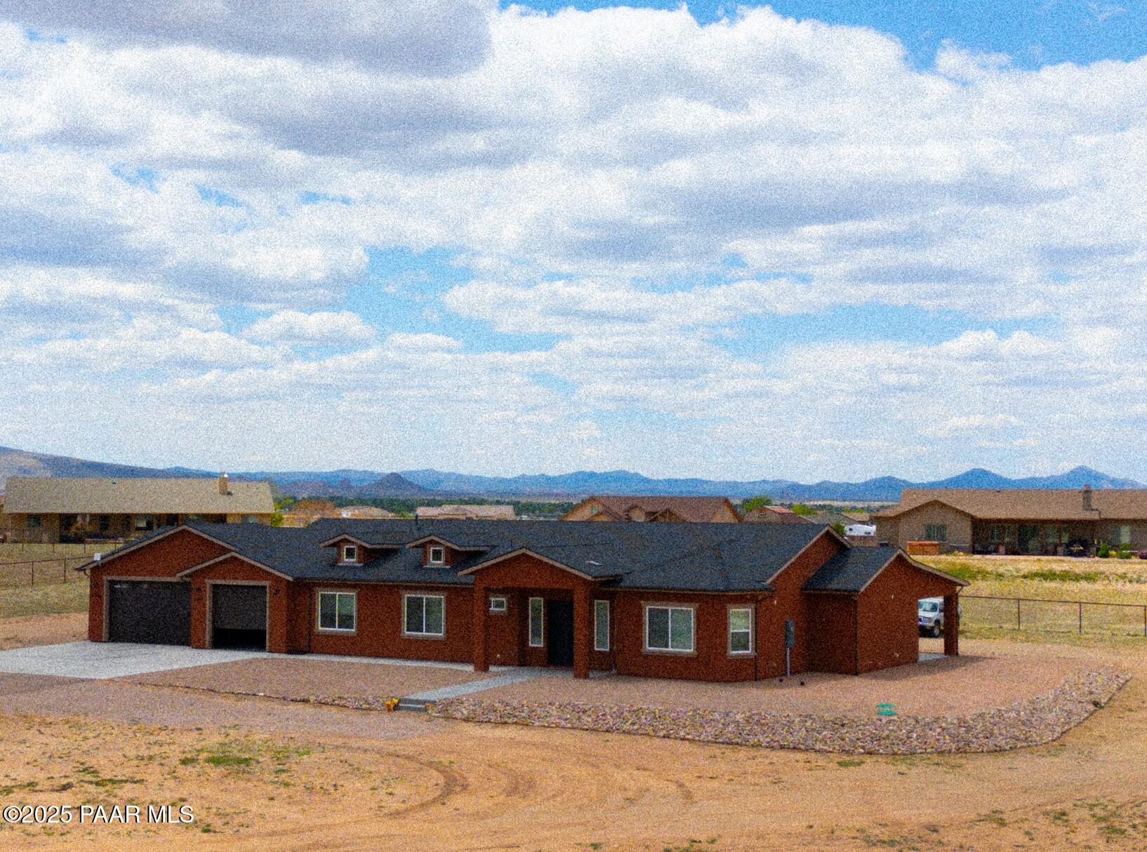 8558 N Grass Valley Lane