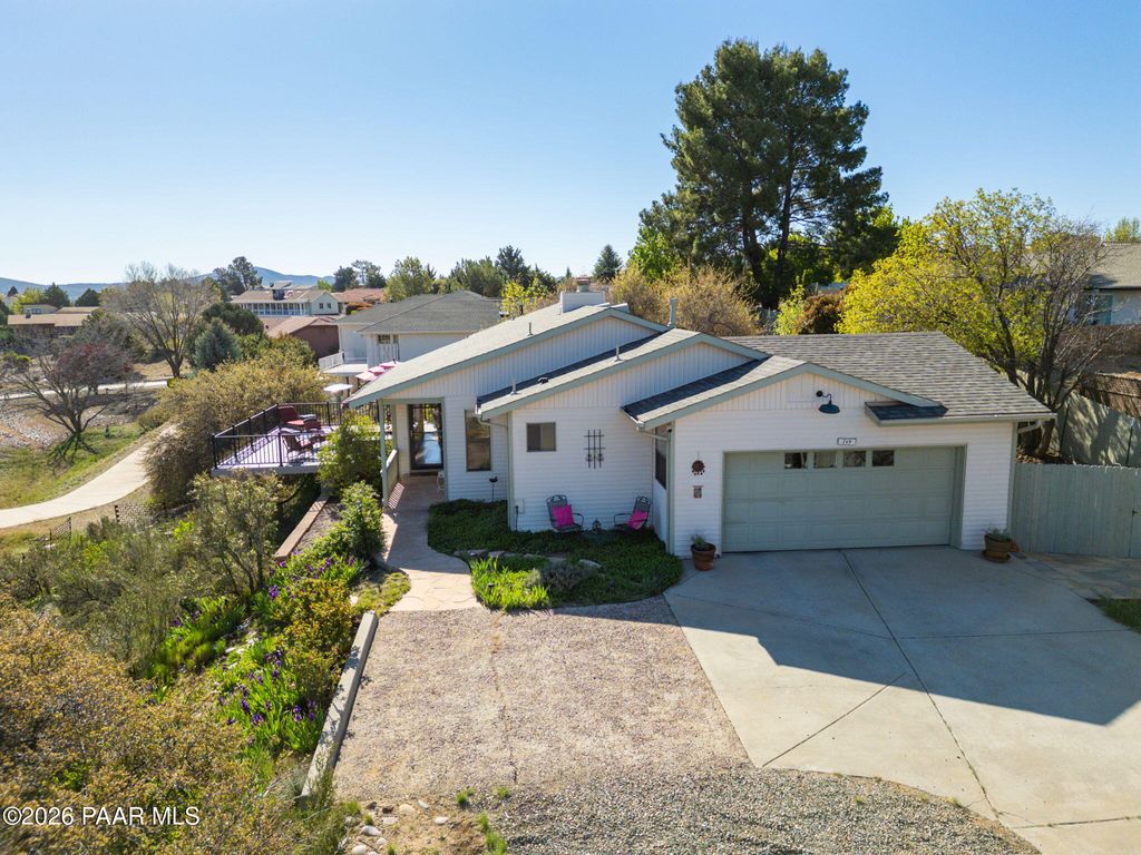 Photo of 749 N Zuni Trail, Dewey-Humboldt, AZ 86327 (MLS # 1080910)