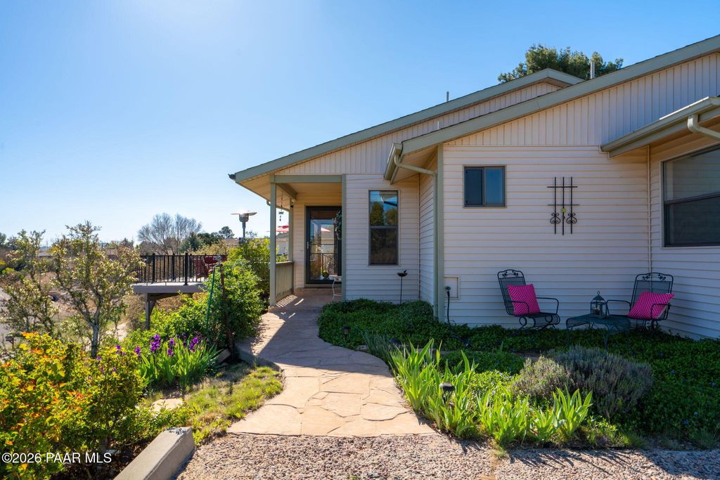 Photo of 749 N Zuni Trail, Dewey-Humboldt, AZ 86327 (MLS # 1080910)