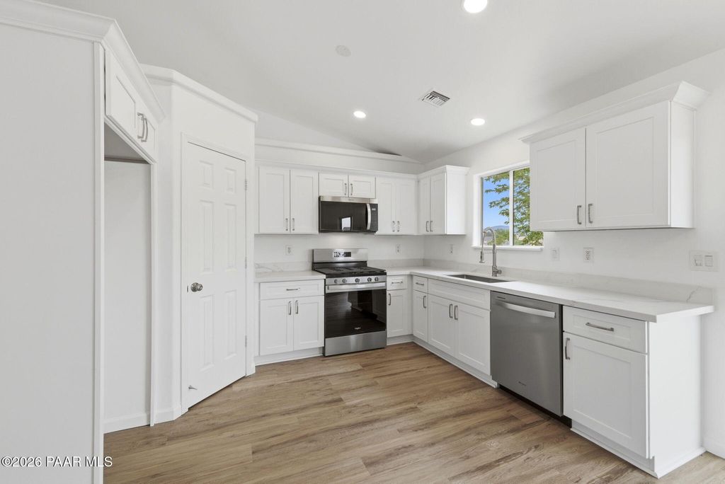 Photo of 6065 N Dodge Drive, Prescott Valley, AZ 86314 (MLS # 1082038)