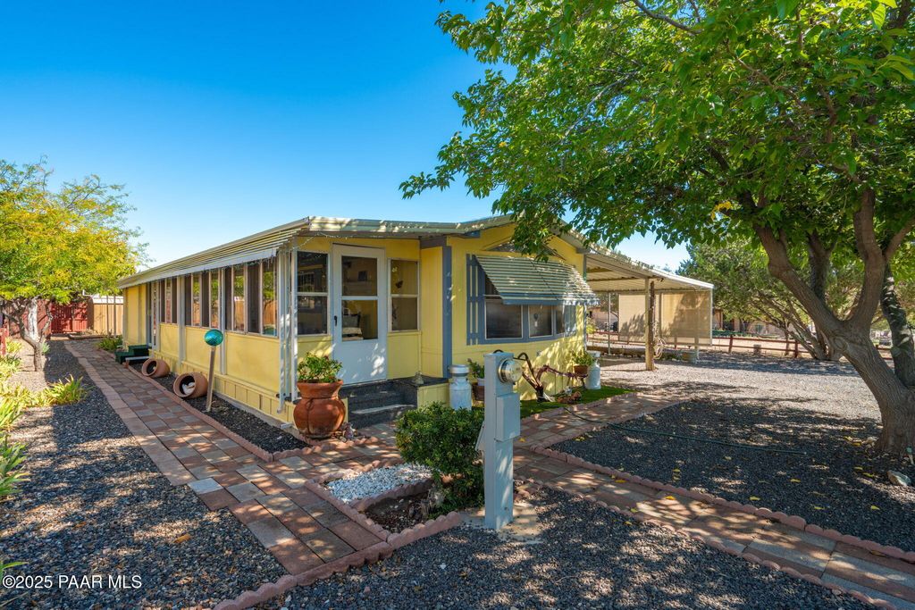Photo of 20654 E Mingus Drive, Mayer, AZ 86333 (MLS # 1076896)