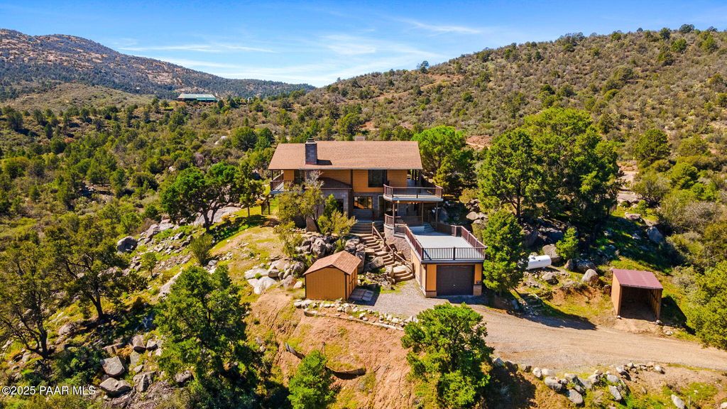 Photo of 18205 W Buckhorn Drive, Peeples Valley, AZ 86332 (MLS # 1077101)