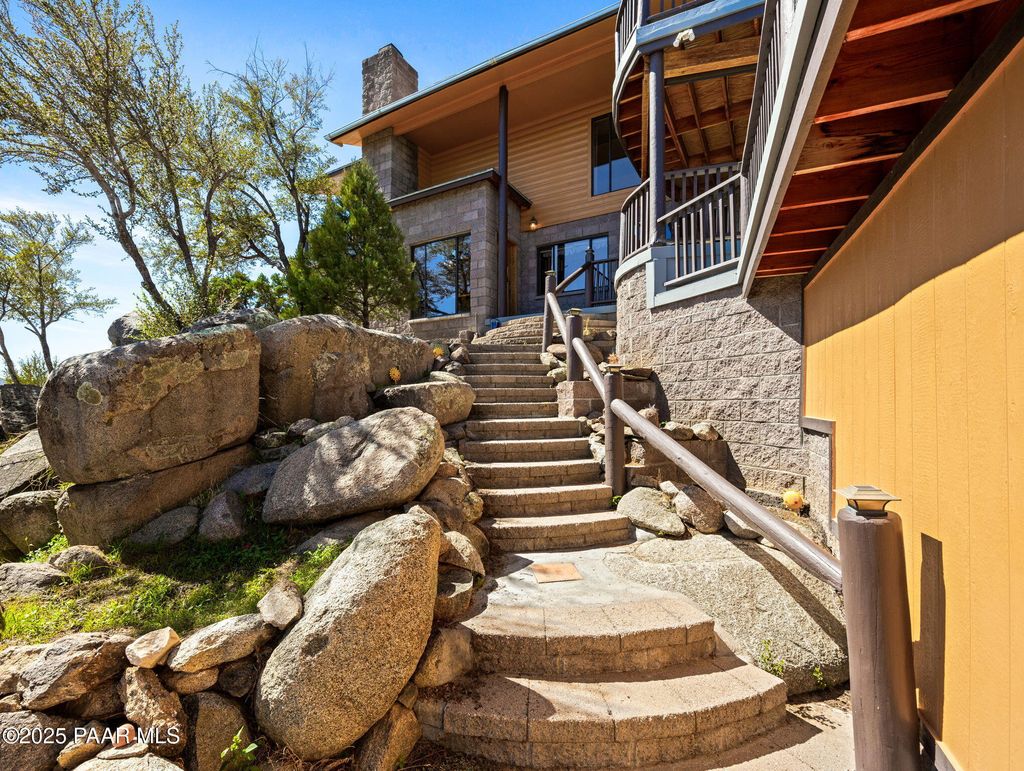 Photo of 18205 W Buckhorn Drive, Peeples Valley, AZ 86332 (MLS # 1077101)