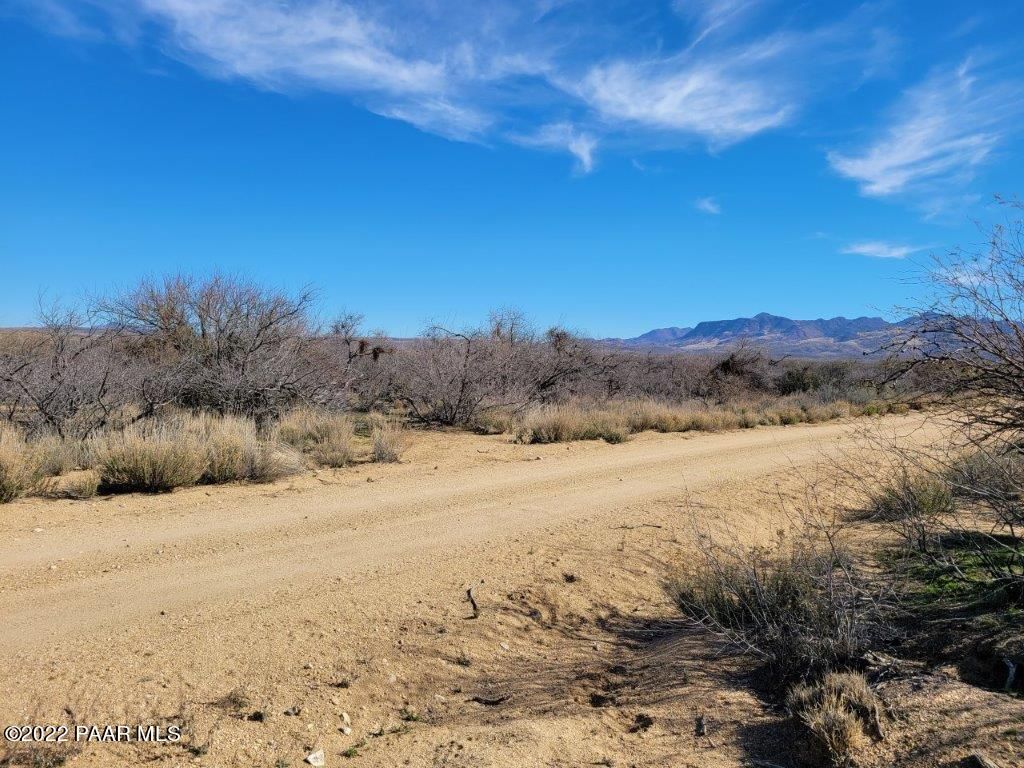 Photo of 44 W Traveler Way, Congress, AZ 85332 (MLS # 1080251)