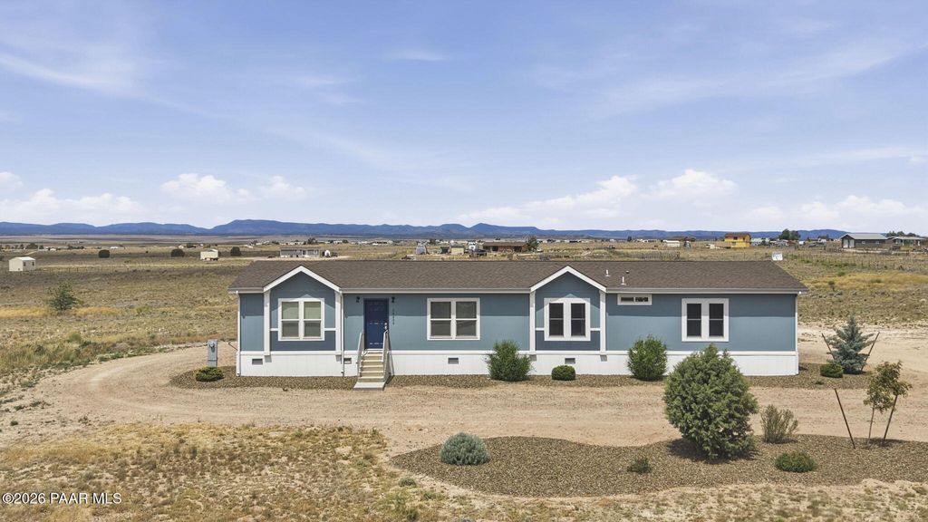 Photo of 26600 N Bull Snake Road, Paulden, AZ 86334 (MLS # 1082036)