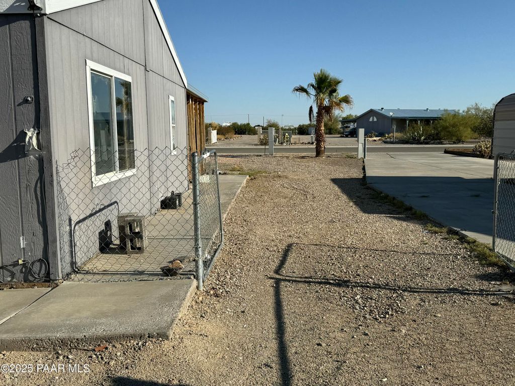 Photo of 865 W Mountain View Lane, Quartzsite, AZ 85346 (MLS # 1077481)