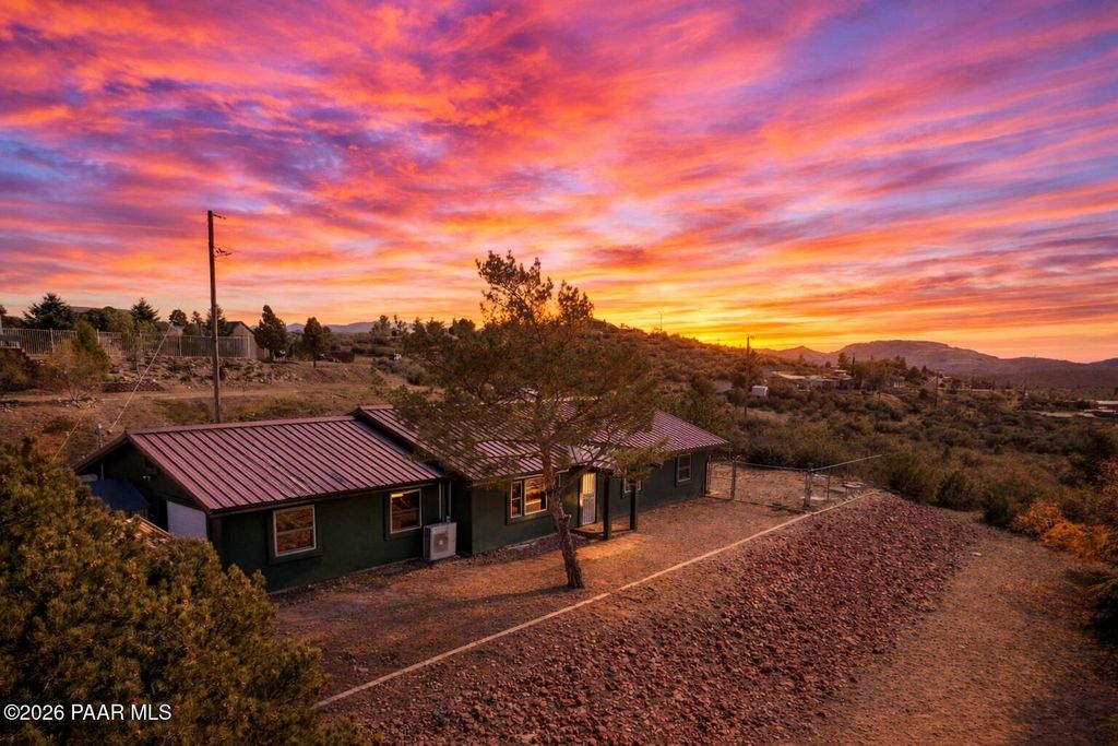 Photo of 18059 S Country Club Drive, Peeples Valley, AZ 86332 (MLS # 1080956)