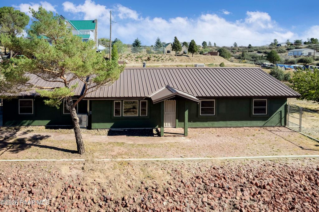 Photo of 18059 S Country Club Drive, Peeples Valley, AZ 86332 (MLS # 1080956)