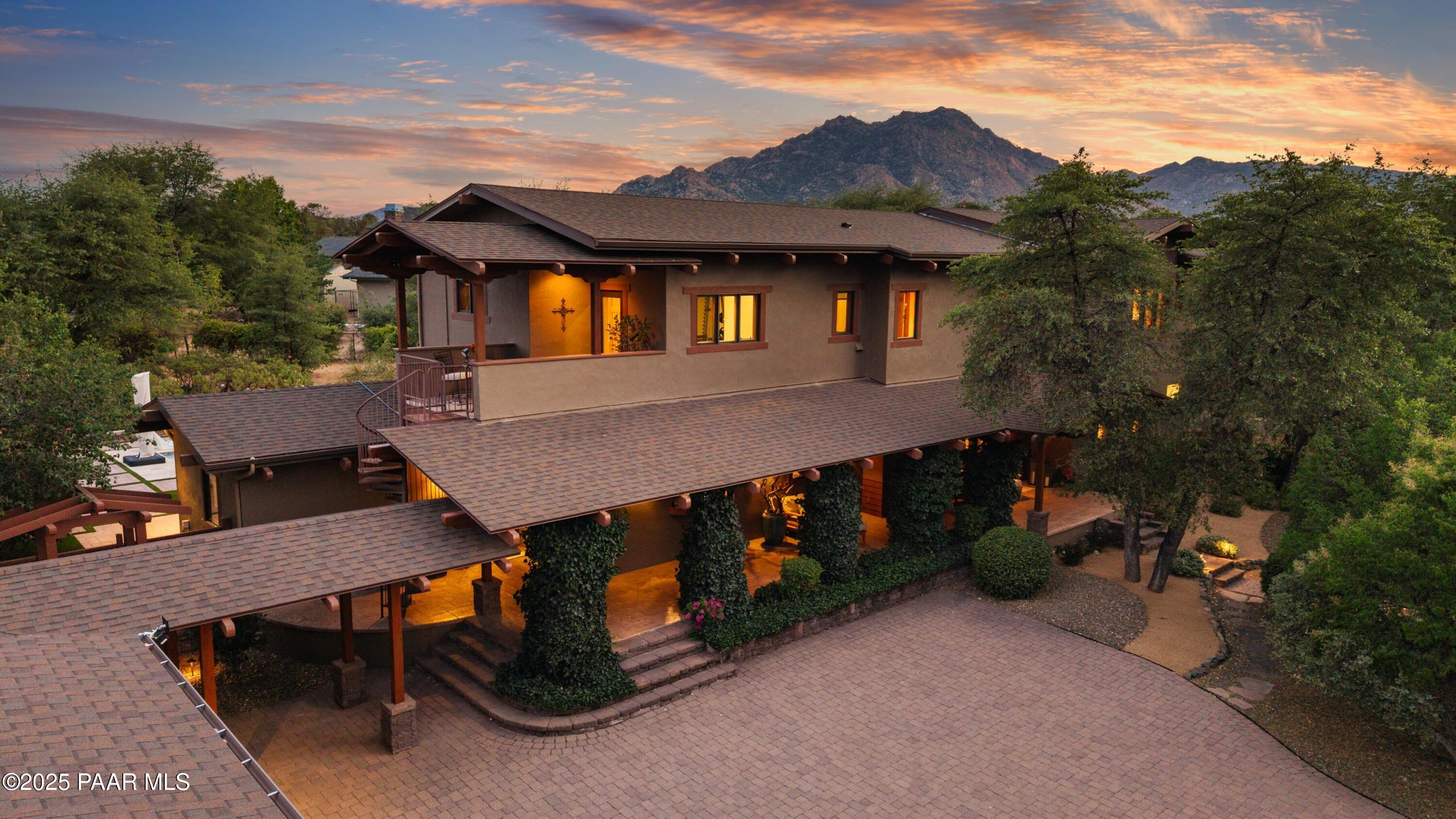 2525 W Green Brier Drive