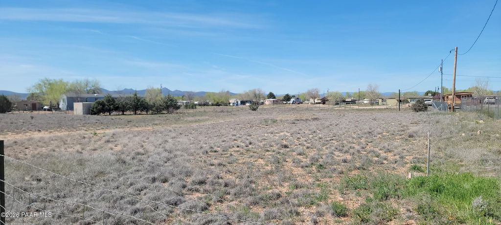Photo of 25310 N Enid Drive, Paulden, AZ 86334 (MLS # 1080459)
