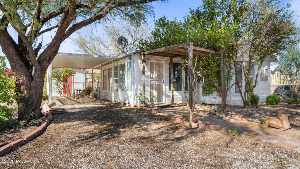 Photo of 21312 W Shalako Lane, Congress, AZ 85332 (MLS # 1079947)