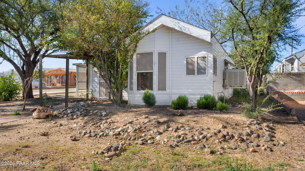 Photo of 21312 W Shalako Lane, Congress, AZ 85332 (MLS # 1079947)