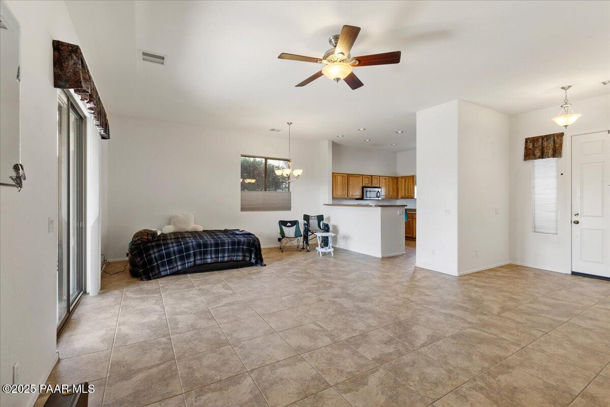 539 W Saddle Creek Drive