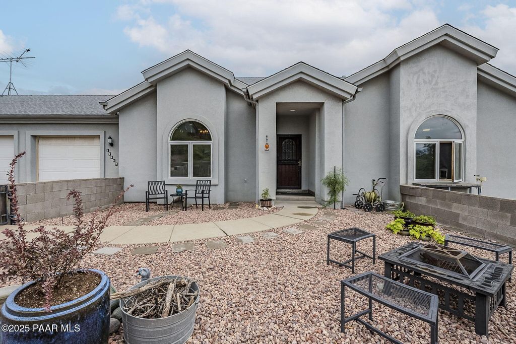 Photo of 17862 E Hummingbird Lane, Mayer, AZ 86333 (MLS # 1076750)