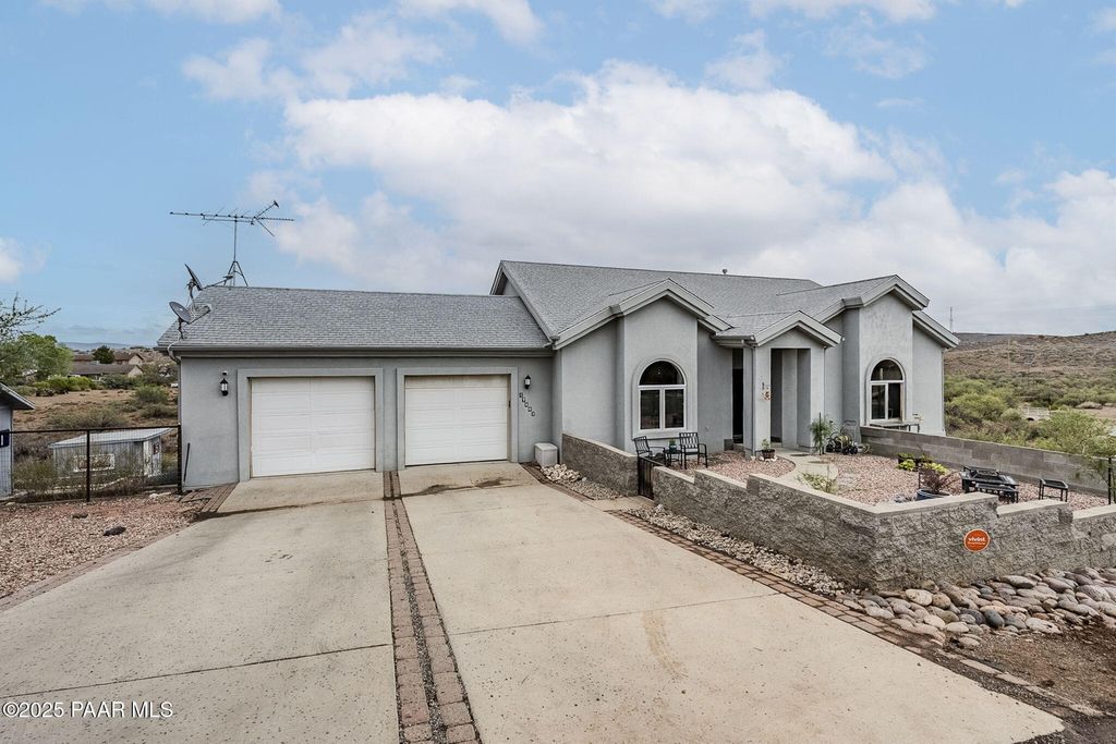 Photo of 17862 E Hummingbird Lane, Mayer, AZ 86333 (MLS # 1076750)