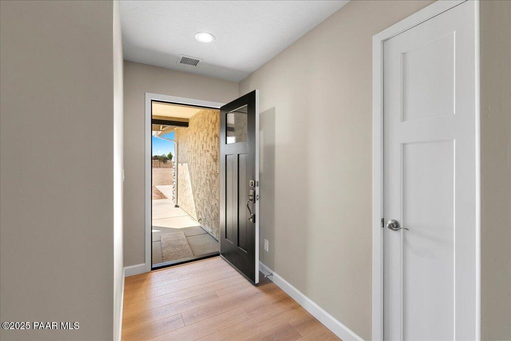 Photo of 1220 E Cougar Ridge Road, Paulden, AZ 86334 (MLS # 1076907)