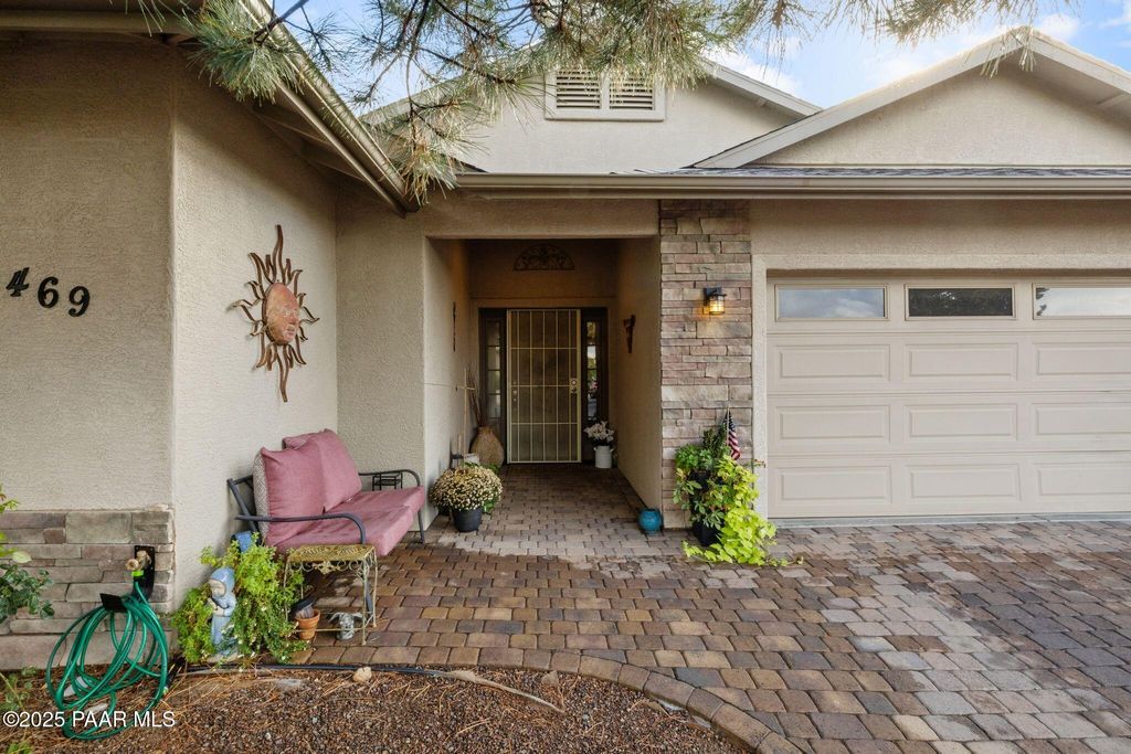 Photo of 469 N La Paz Street, Dewey-Humboldt, AZ 86327 (MLS # 1077169)
