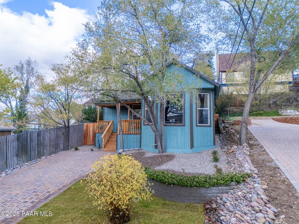 Photo of 214 E Goodwin Street, Prescott, AZ 86303 (MLS # 1077941)