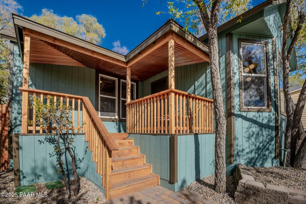 Photo of 214 E Goodwin Street, Prescott, AZ 86303 (MLS # 1077941)