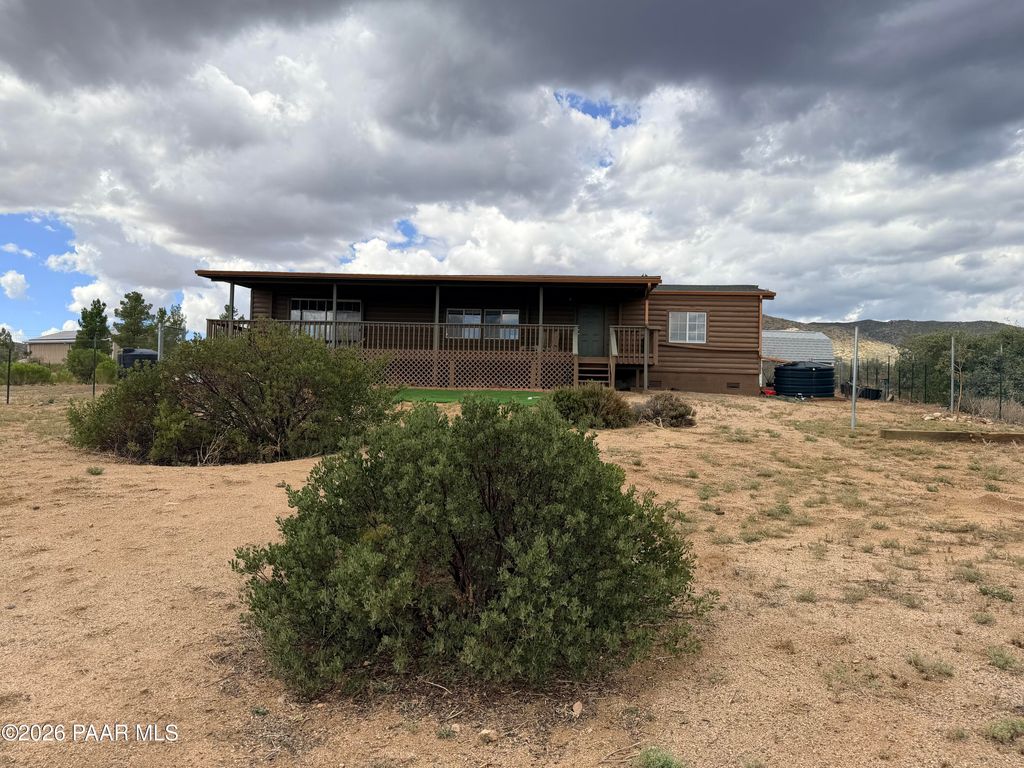 Photo of 1675 N Ark Landing Lndg #8, Dewey-Humboldt, AZ 86327 (MLS # 1080697)