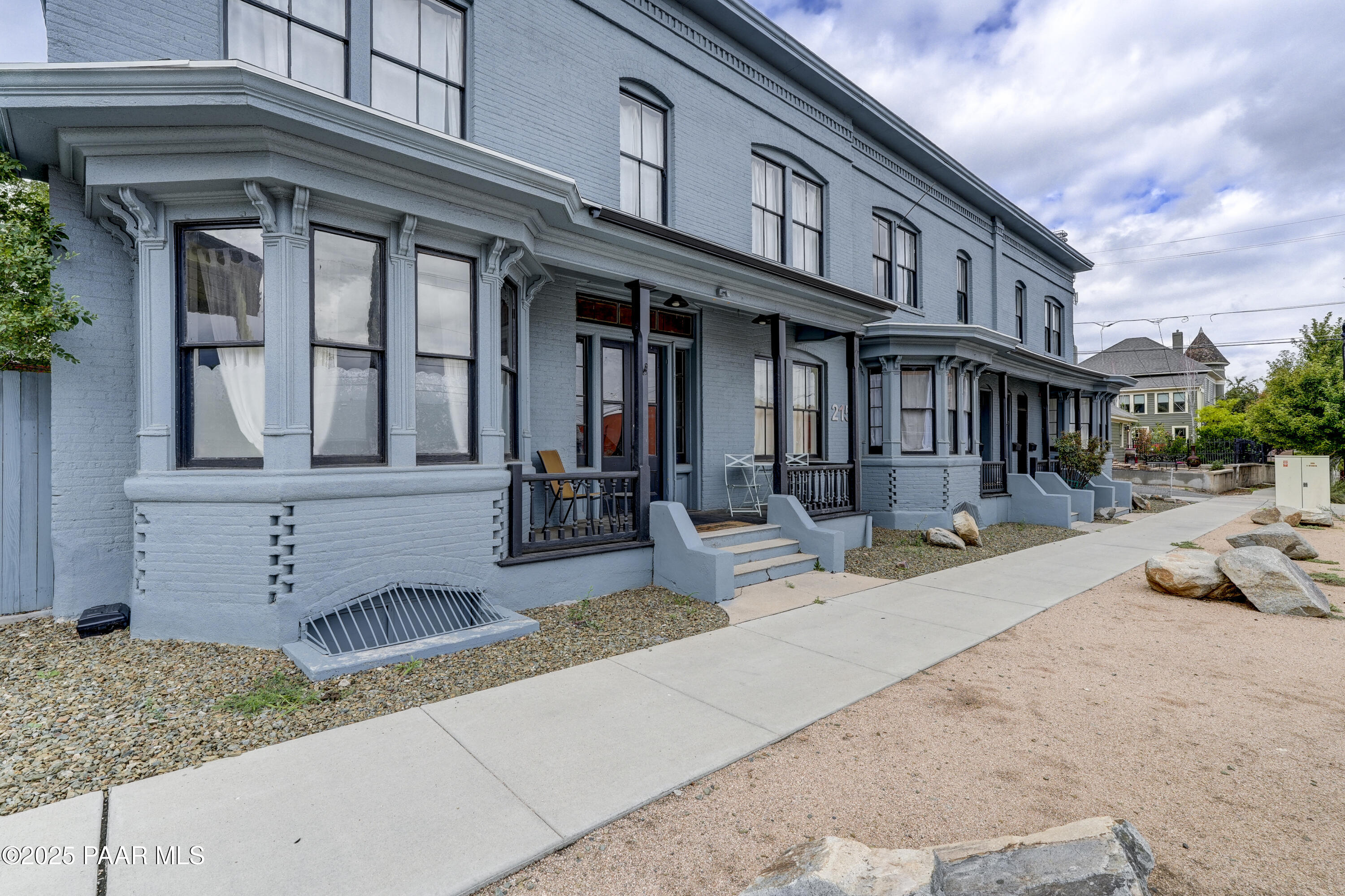 215 E Willis Street