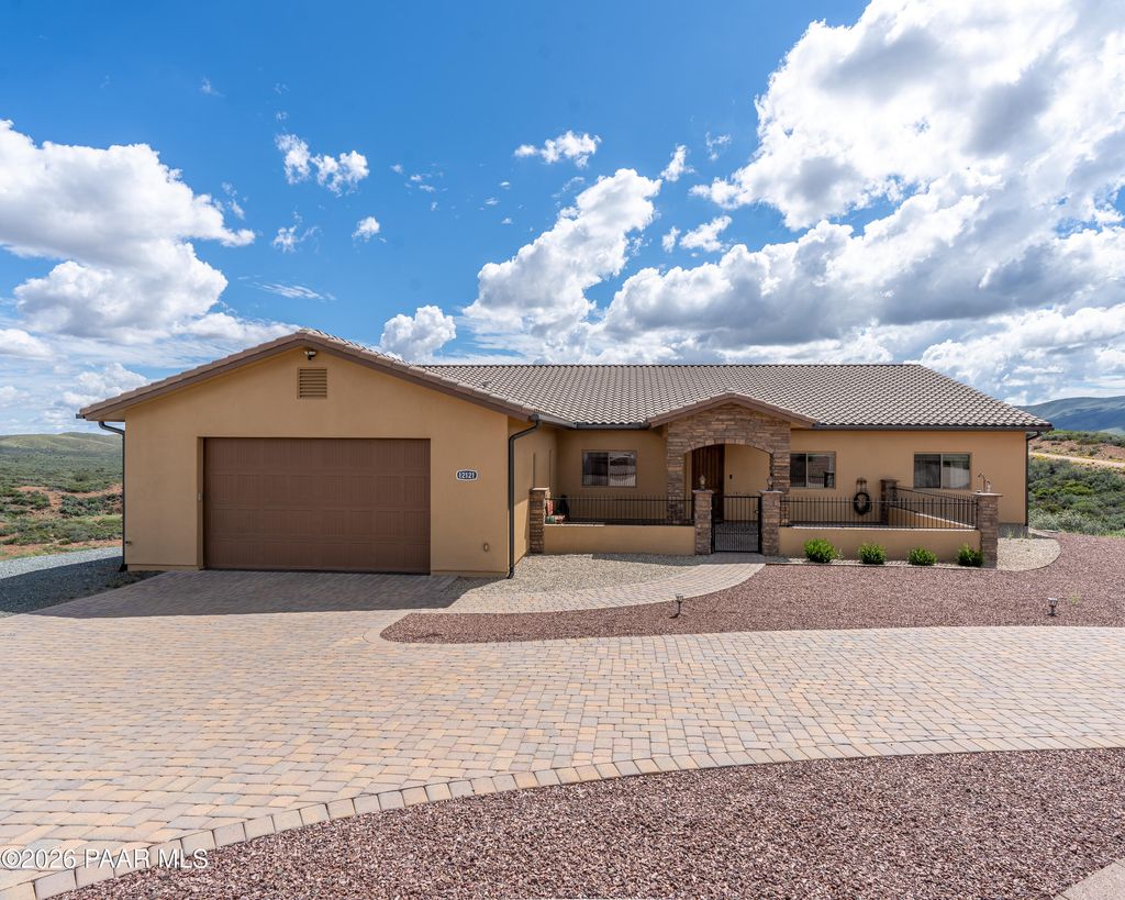 Photo of 12121 E Remuda Lane, Mayer, AZ 86333 (MLS # 1082389)