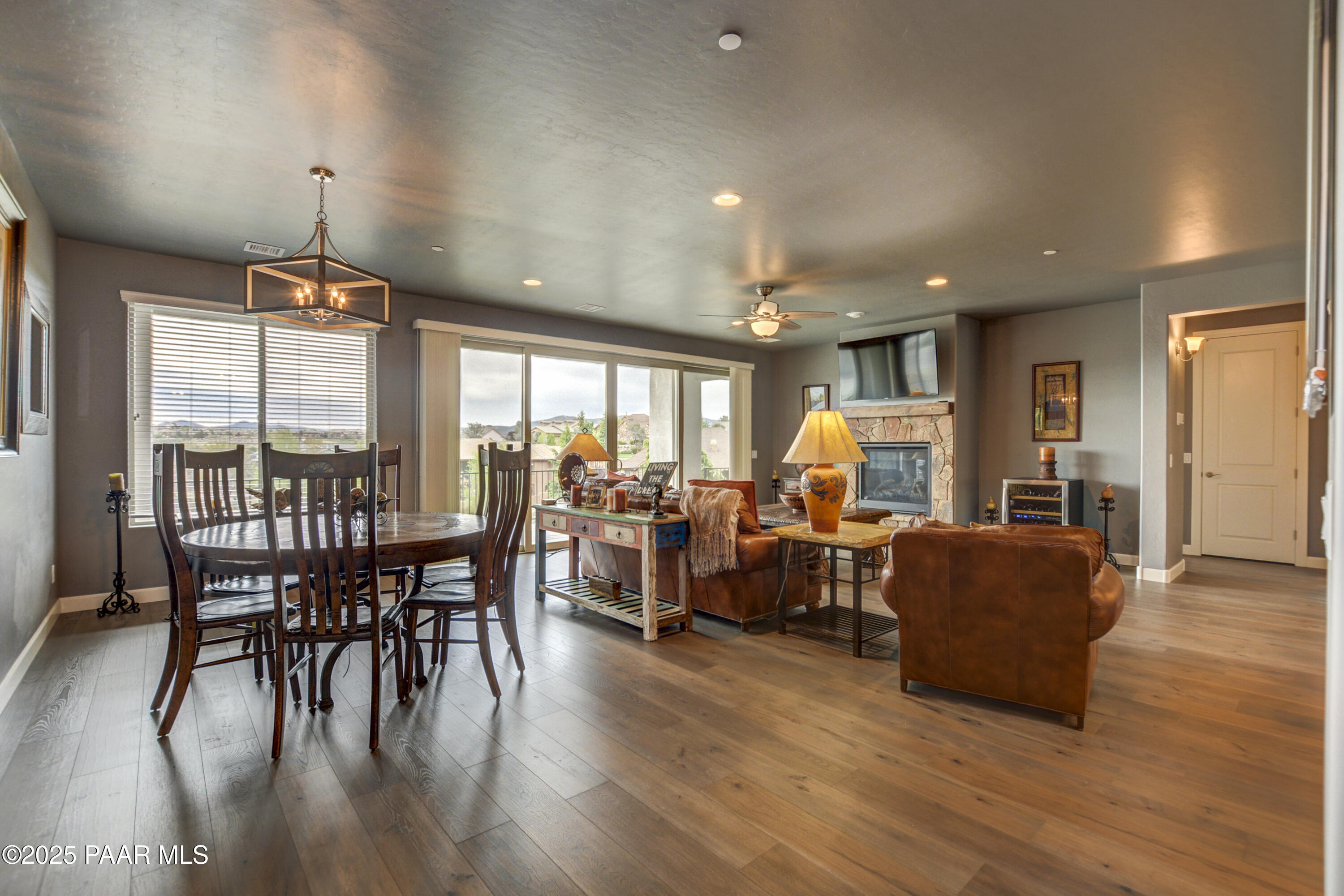 212 E Smoke Tree Lane