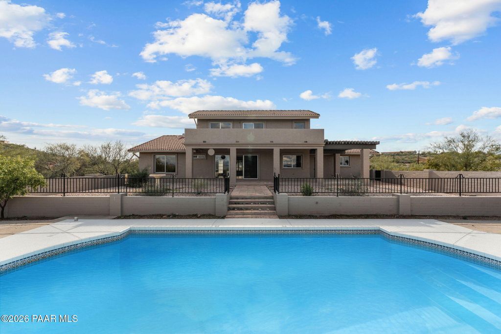 Photo of 1560 Vista Drive, Wickenburg, AZ 85390 (MLS # 1078605)