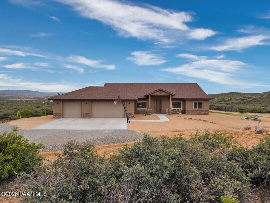 Photo of 15935 E Lone Fox Trail, Dewey-Humboldt, AZ 86327 (MLS # 1081813)