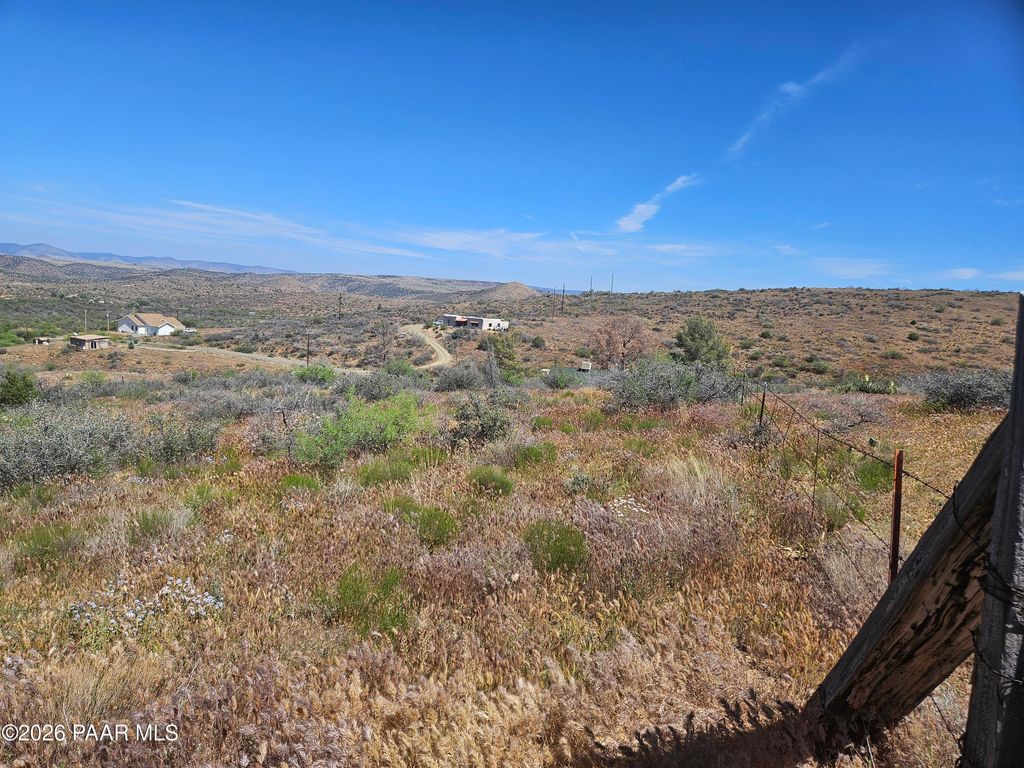 Photo of 16977 S Madonna Road, Mayer, AZ 86333 (MLS # 1080743)