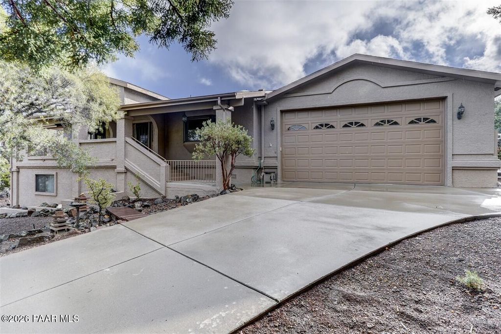 Photo of 611 Heather Brook Circle, Prescott, AZ 86303 (MLS # 1079646)