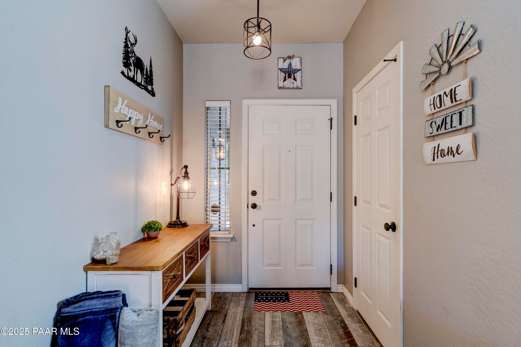 Photo of 576 N Robles Street, Prescott Valley, AZ 86327 (MLS # 1077190)