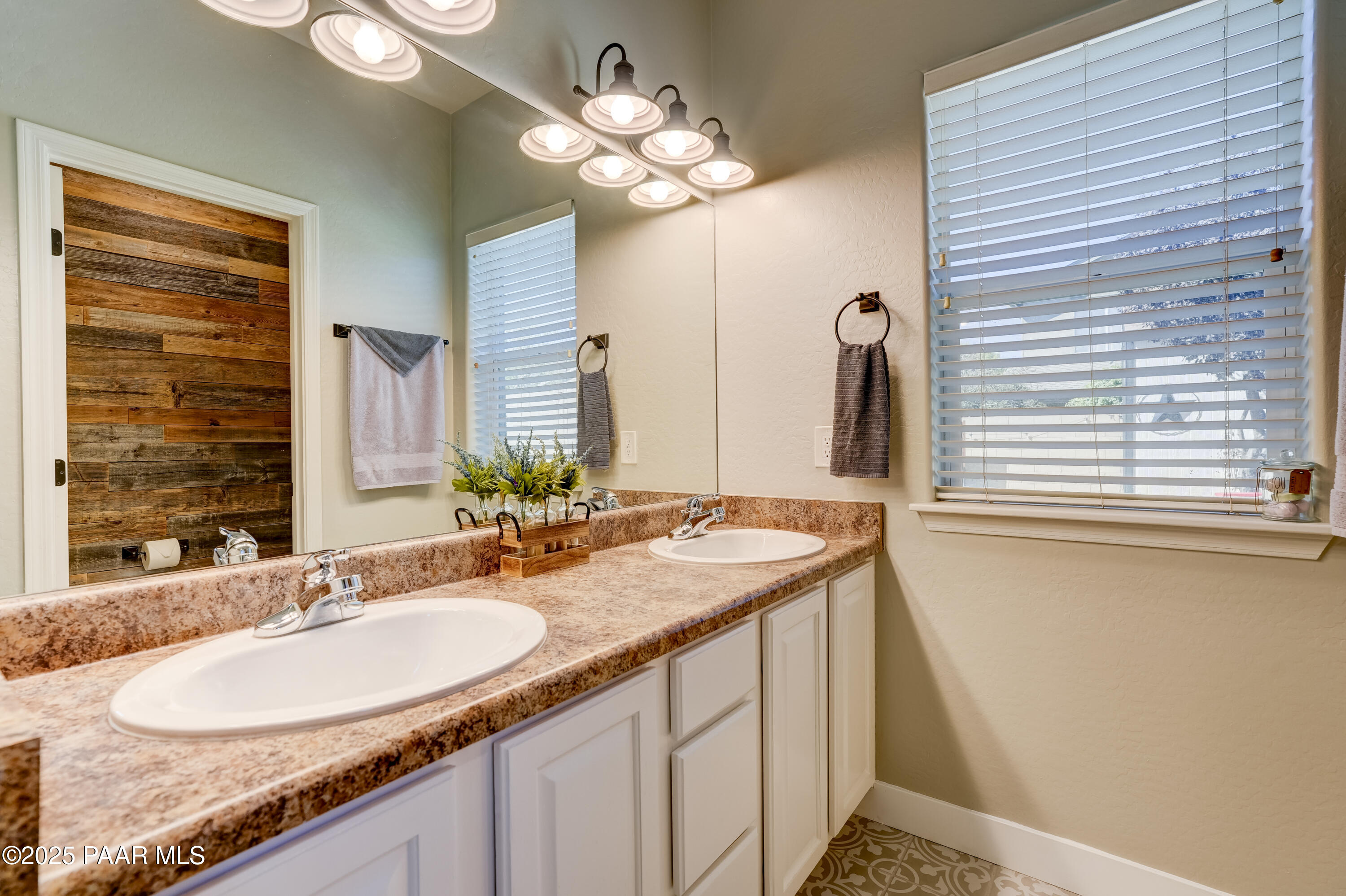 Prescott Valley, Arizona 86327, United States, 3 Bedrooms Bedrooms, ,2 BathroomsBathrooms,Residential,Active,229001