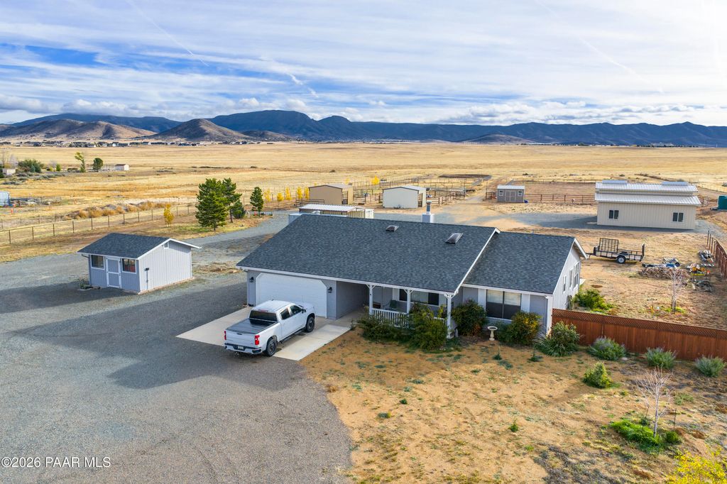 Photo of 7455 N Coyote Springs Road, Prescott Valley, AZ 86315 (MLS # 1081173)