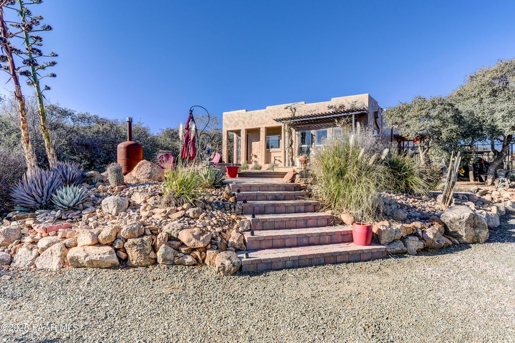 Photo of 760 N Yarber Wash Road, Dewey-Humboldt, AZ 86327 (MLS # 1078205)