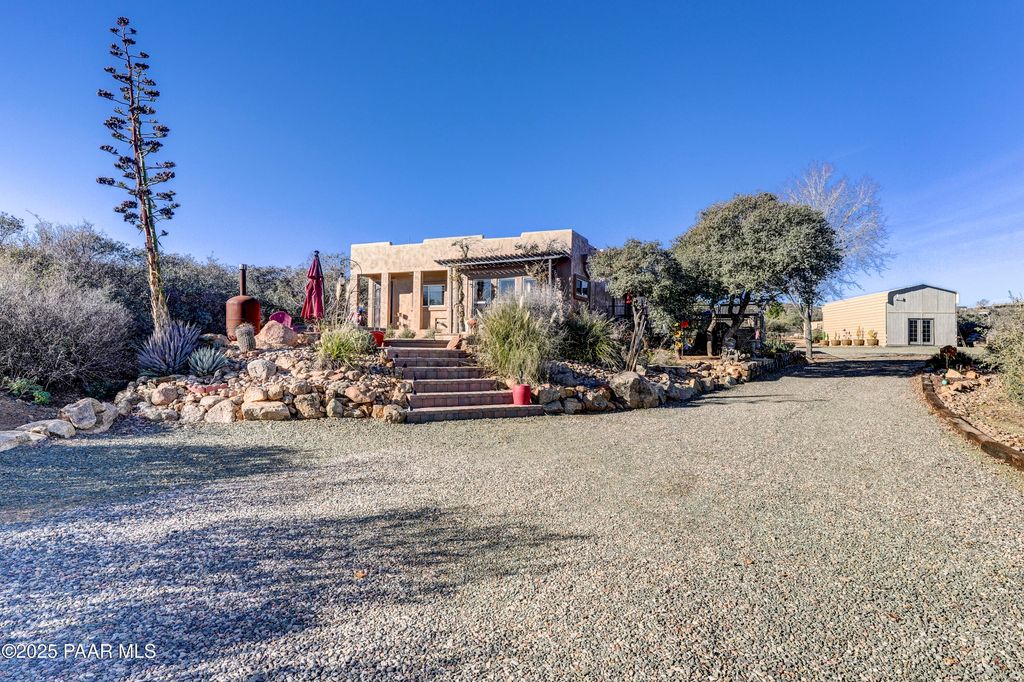 Photo of 760 N Yarber Wash Road, Dewey-Humboldt, AZ 86327 (MLS # 1078205)