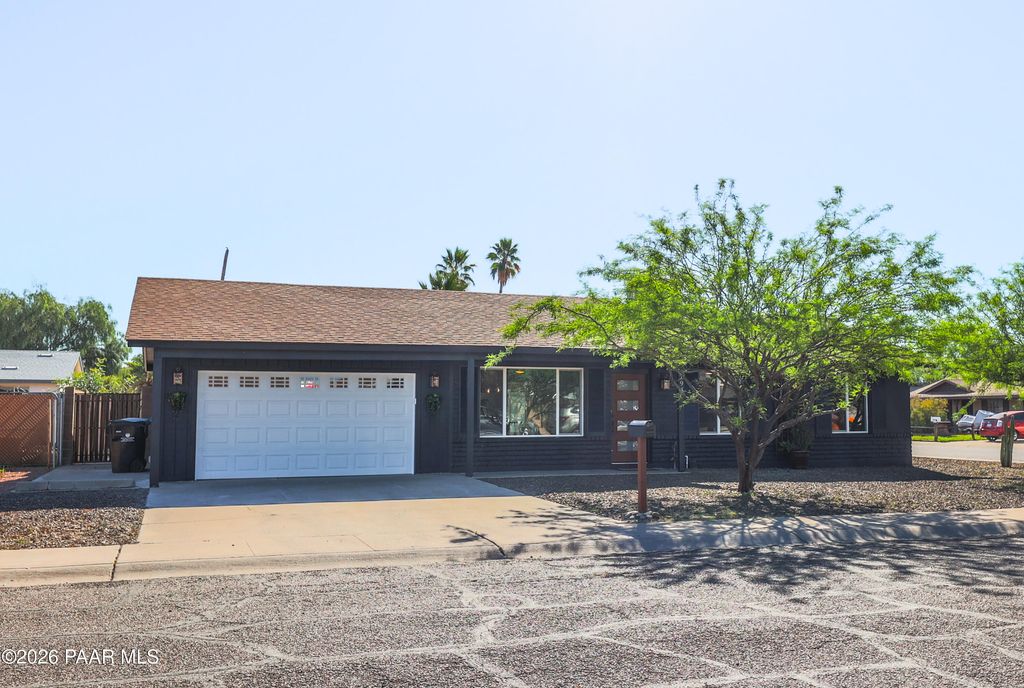 Photo of 1940 W Kimberly Way, Phoenix, AZ 85027 (MLS # 1080690)