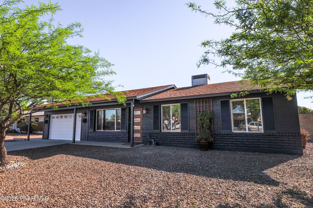 Photo of 1940 W Kimberly Way, Phoenix, AZ 85027 (MLS # 1080690)