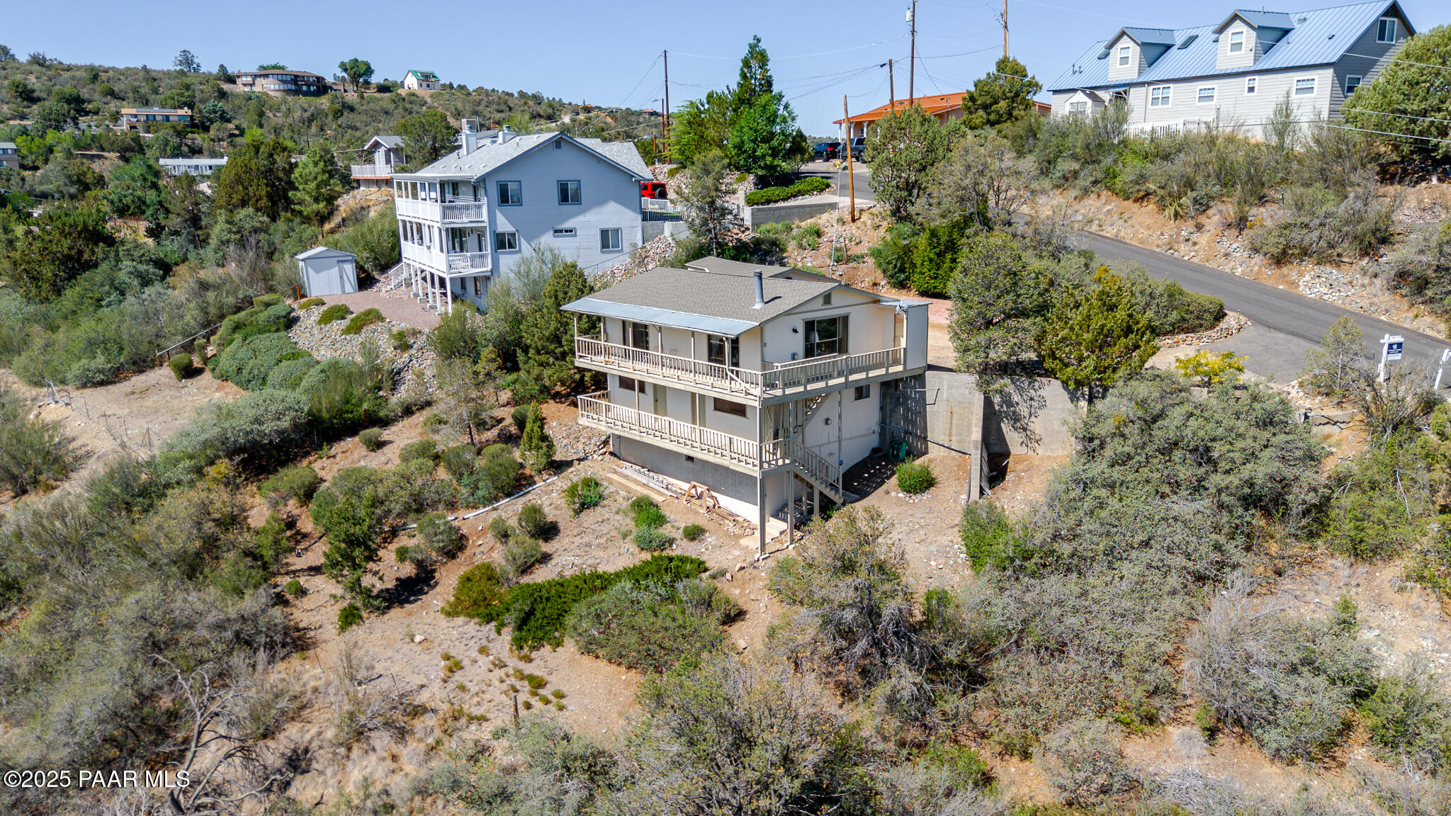 633 W Robinson Drive