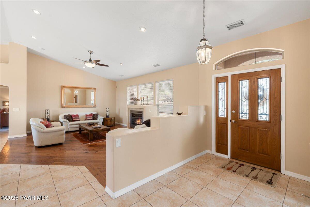 2589 Carolyn Cove