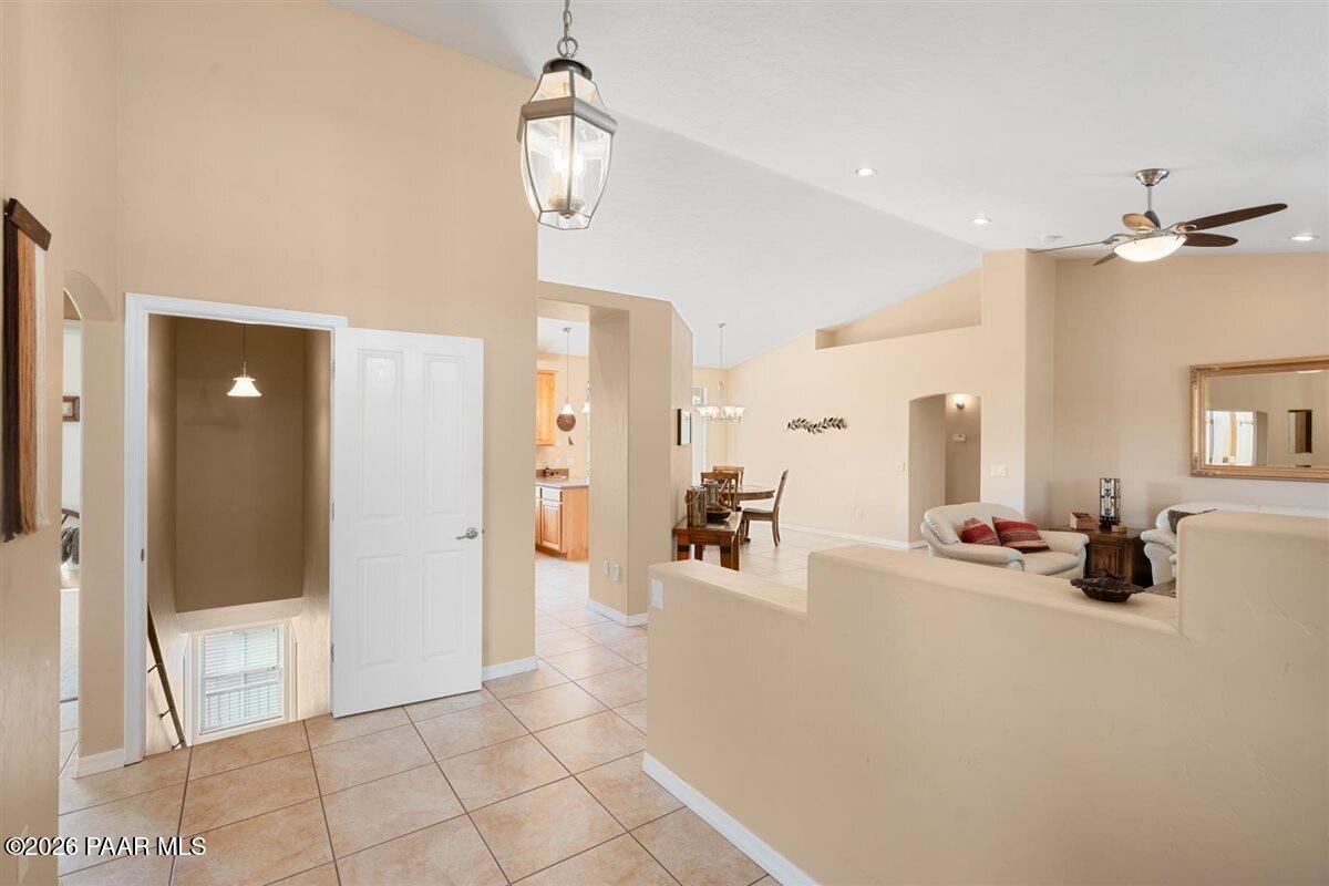 2589 Carolyn Cove