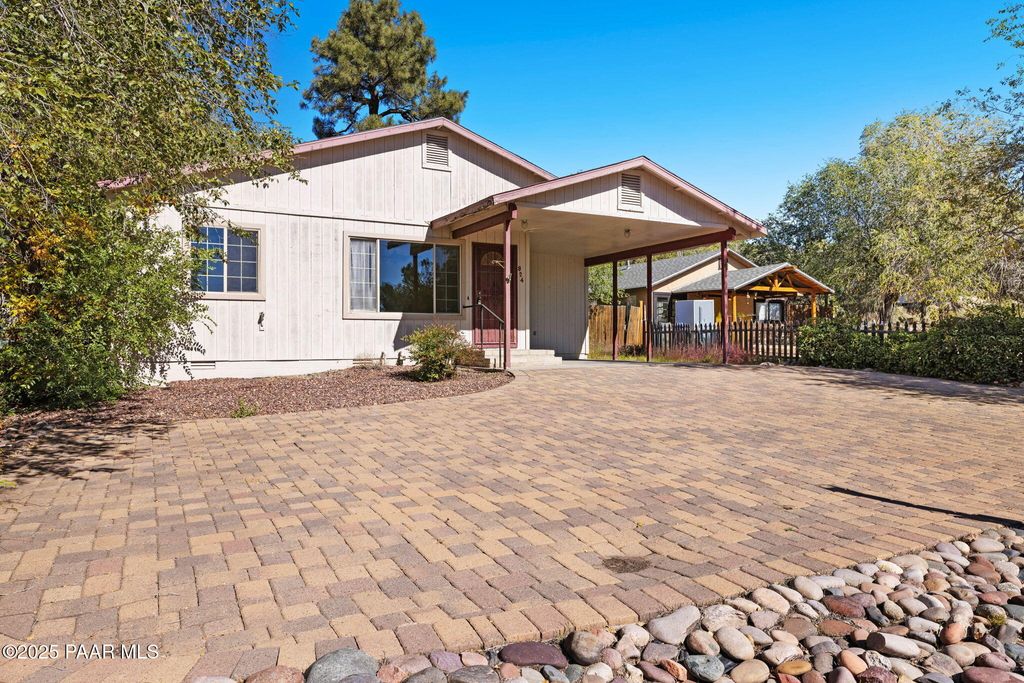 Photo of 824 W Rosser Street, Prescott, AZ 86301 (MLS # 1077651)