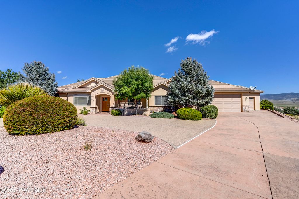 Photo of 10658 E High Point Drive, Prescott Valley, AZ 86327 (MLS # 1076845)