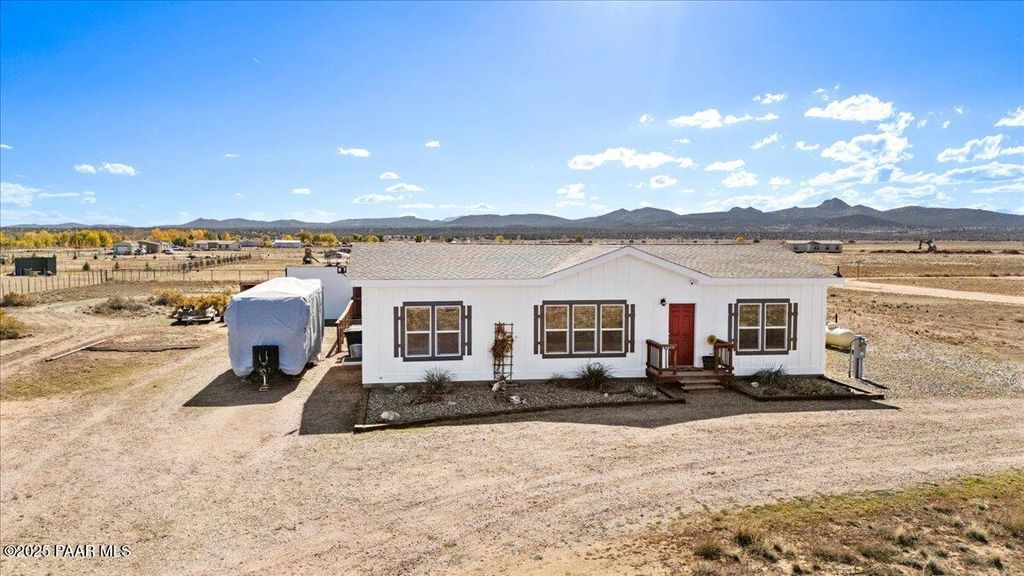 Photo of 24617 N Laredo Lane, Paulden, AZ 86334 (MLS # 1077642)