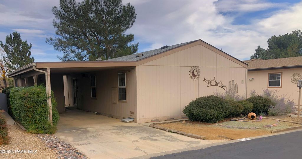 Photo of 623 N Blue Spruce Drive, Dewey-Humboldt, AZ 86327 (MLS # 1077753)