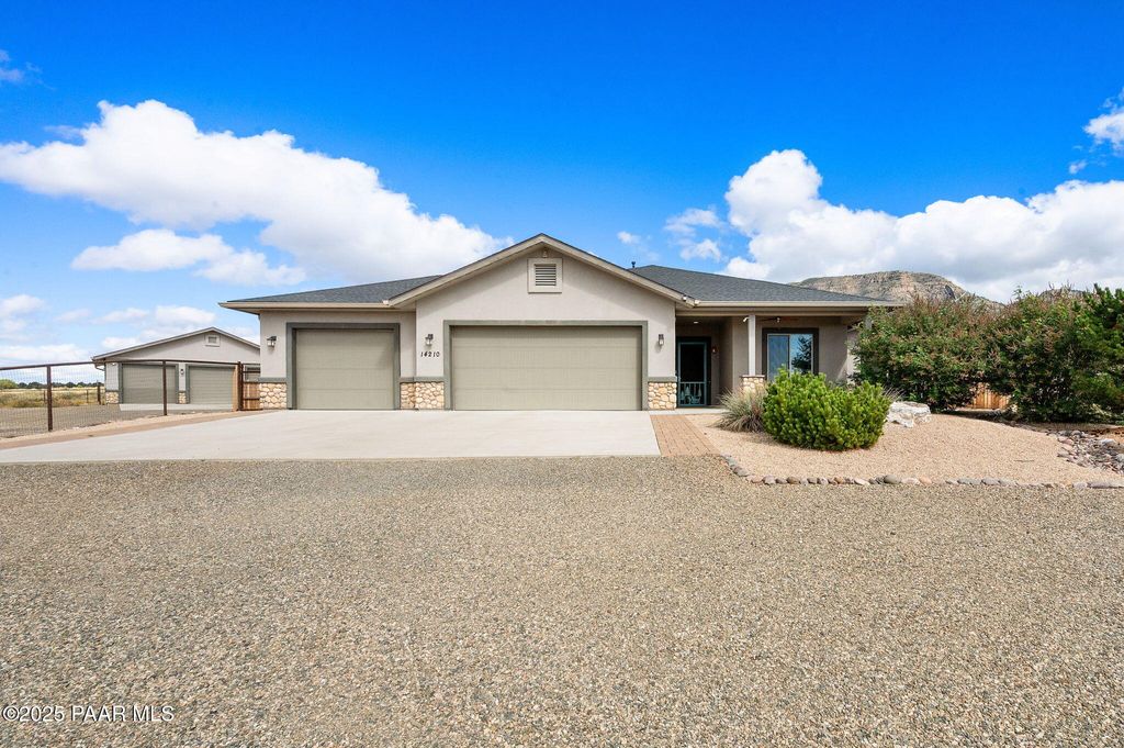 Photo of 14210 E Bear Grass Court, Prescott Valley, AZ 86315 (MLS # 1076891)