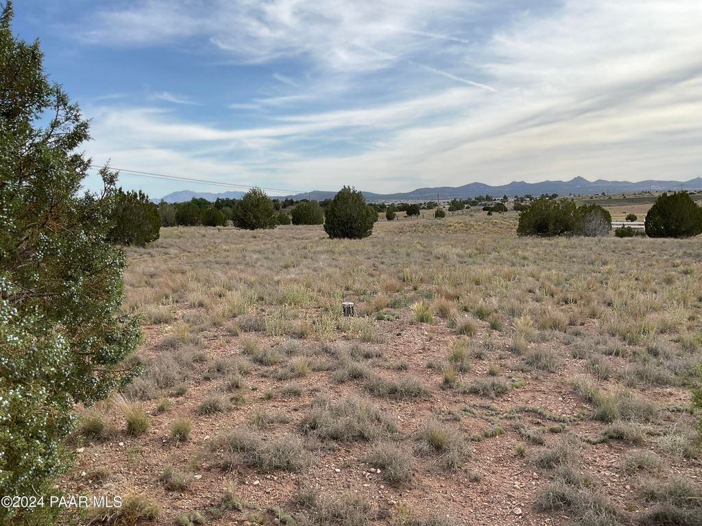 Photo of Tbd E New Beginning Road, Paulden, AZ 86337 (MLS # 1079829)