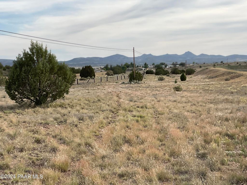 Photo of Tbd E New Beginning Road, Paulden, AZ 86337 (MLS # 1079829)